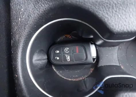 2014 Jeep Cherokee Latitude z USA, uszkodzony, nr VIN 1C4PJMCB6EW246152